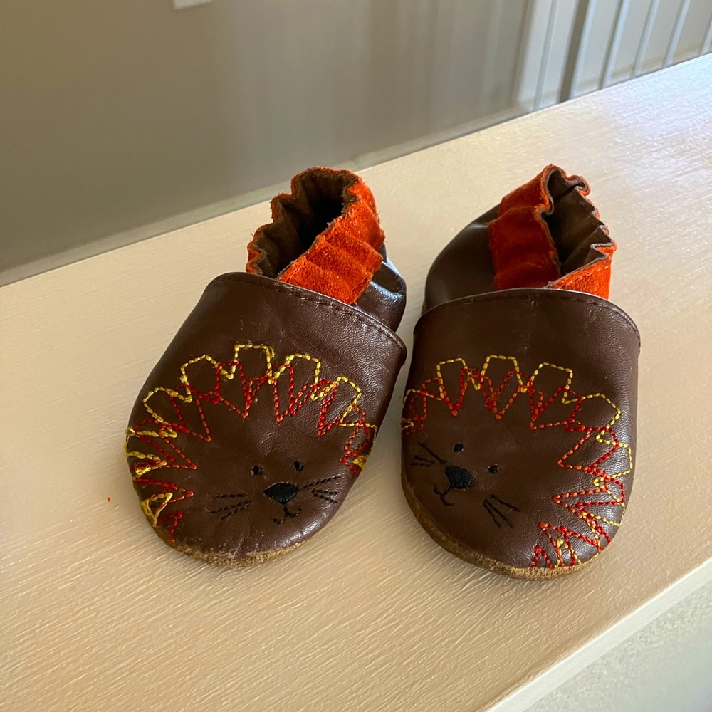 Robeez lion crib shoes